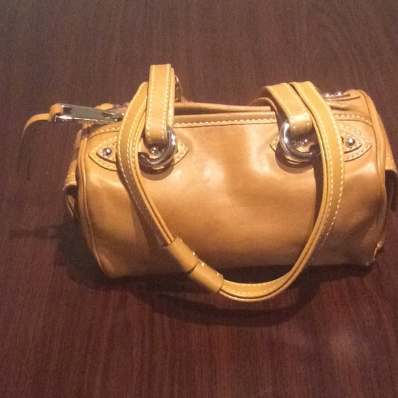 Marc Jacobs Handbags - Authentic Marc Jacobs leather mini shoulder bag